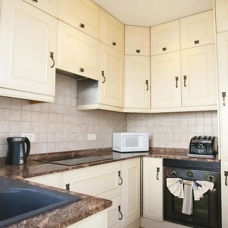 Spacious Light And Comfortable